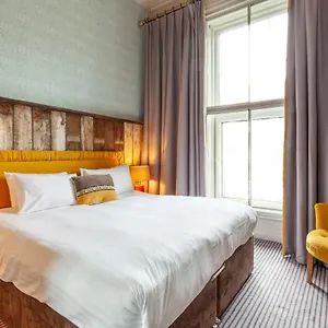 2* Hotell House Bedrooms
